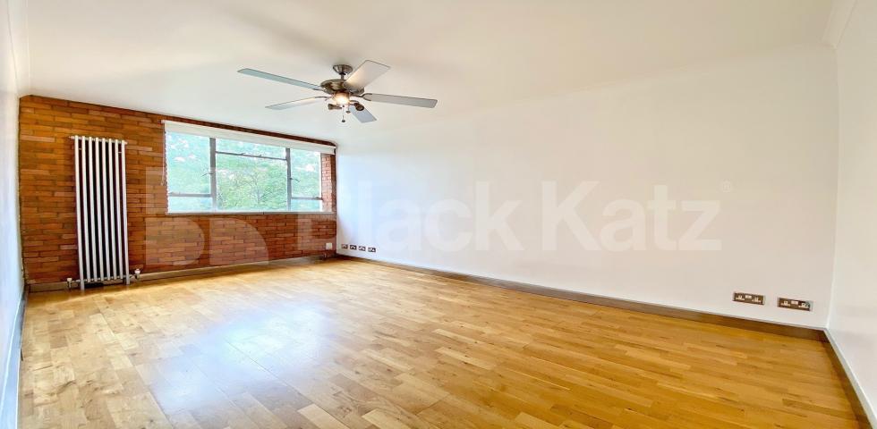 			VIRTUAL TOUR AVAILABLE!, 2 Bedroom, 1 bath, 1 reception Apartment			 Cruikshank Street, ANGEL-KINGS CROSS